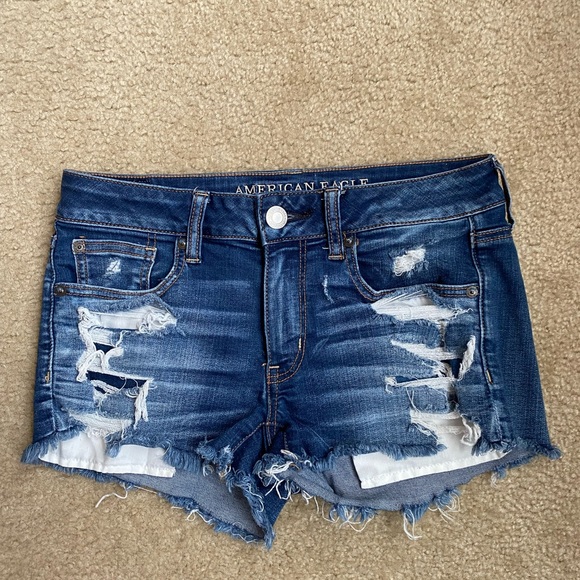 American Eagle size 6 mid rise, super stretchy jean shorts. EUC. - Picture 1 of 3